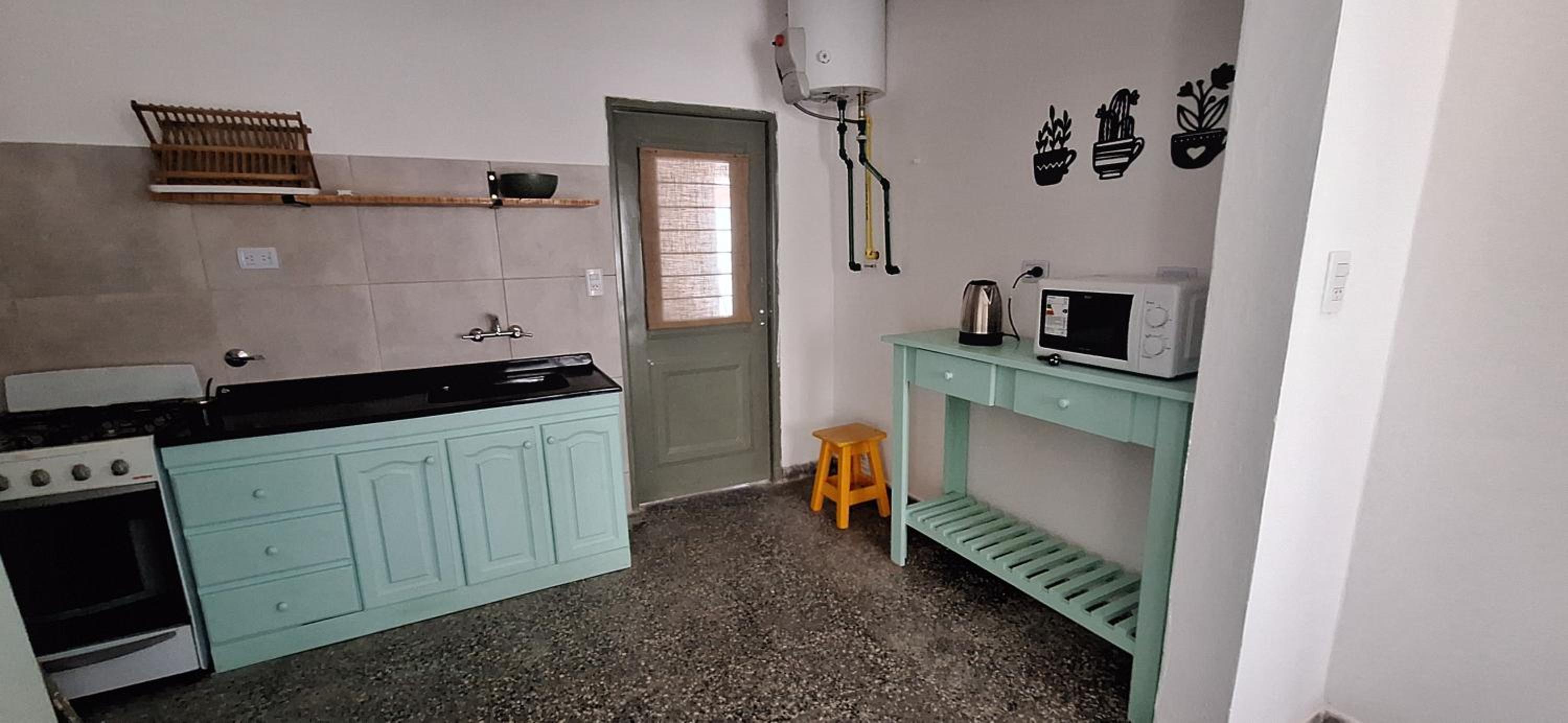 La casa, alquiler temporario - casa completa con cochera y patio- parrilla
