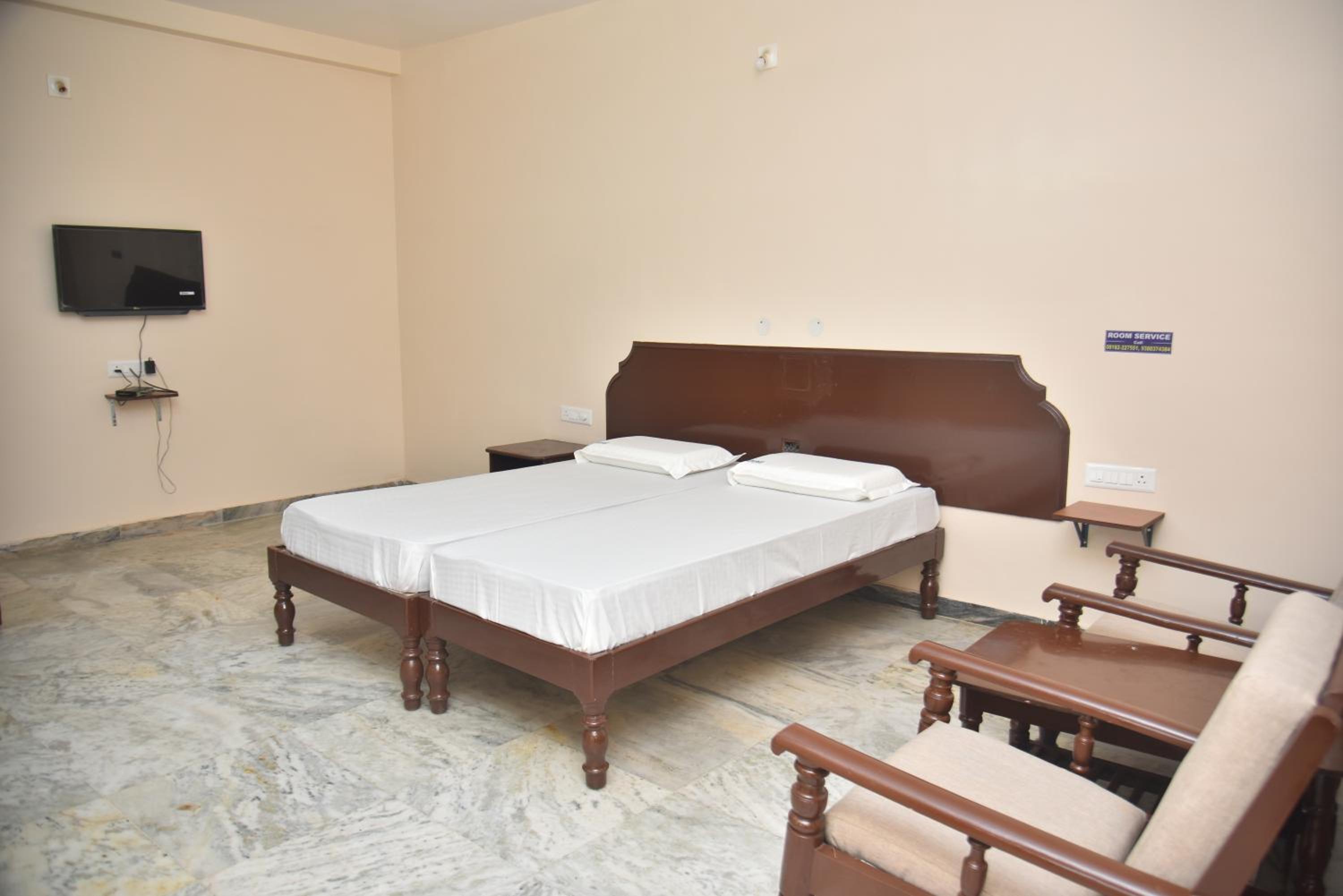 ARIHANTH DELUXE LODGe