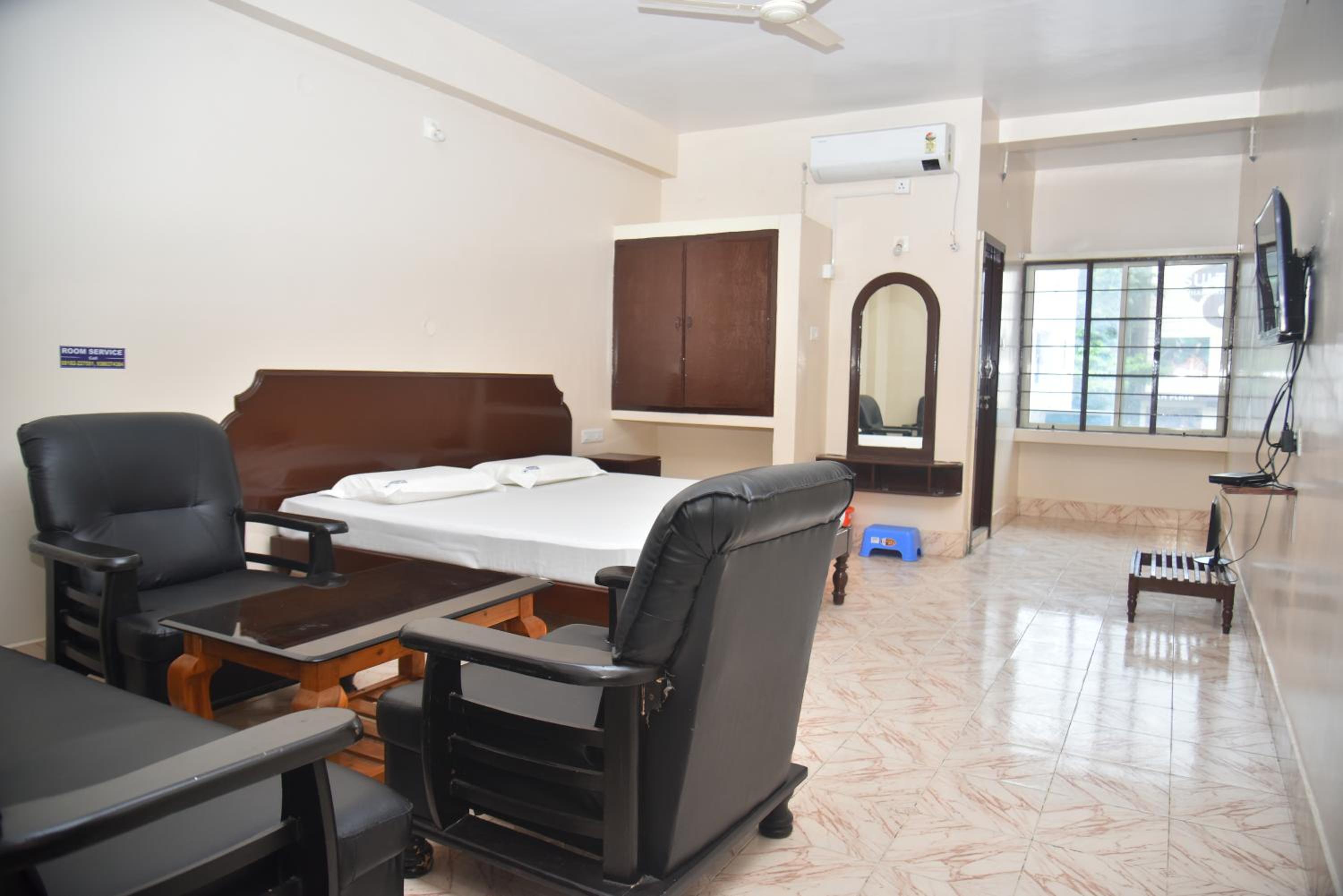 ARIHANTH DELUXE LODGe