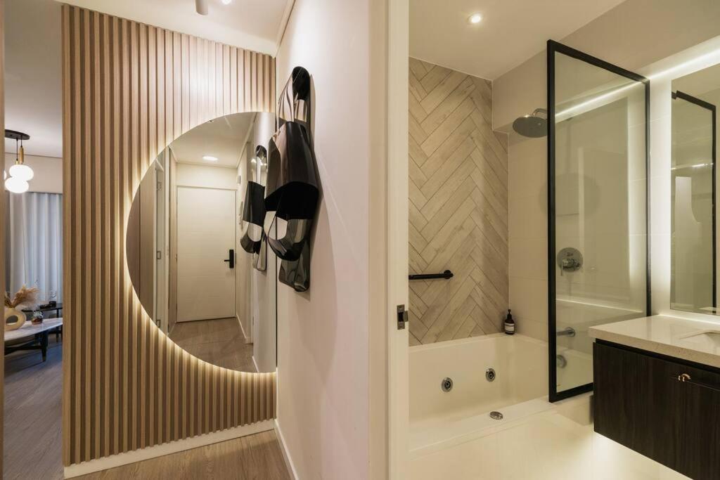 Suite 5 Stars residence with Jacuzzi view 3