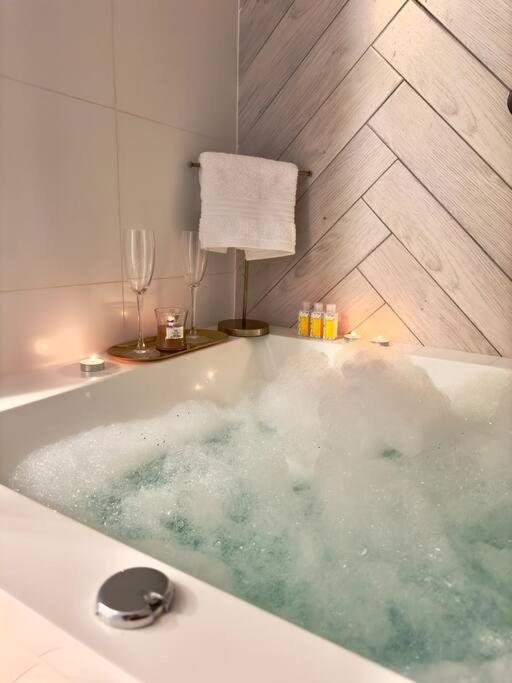 Suite 5 Stars residence with Jacuzzi view 5