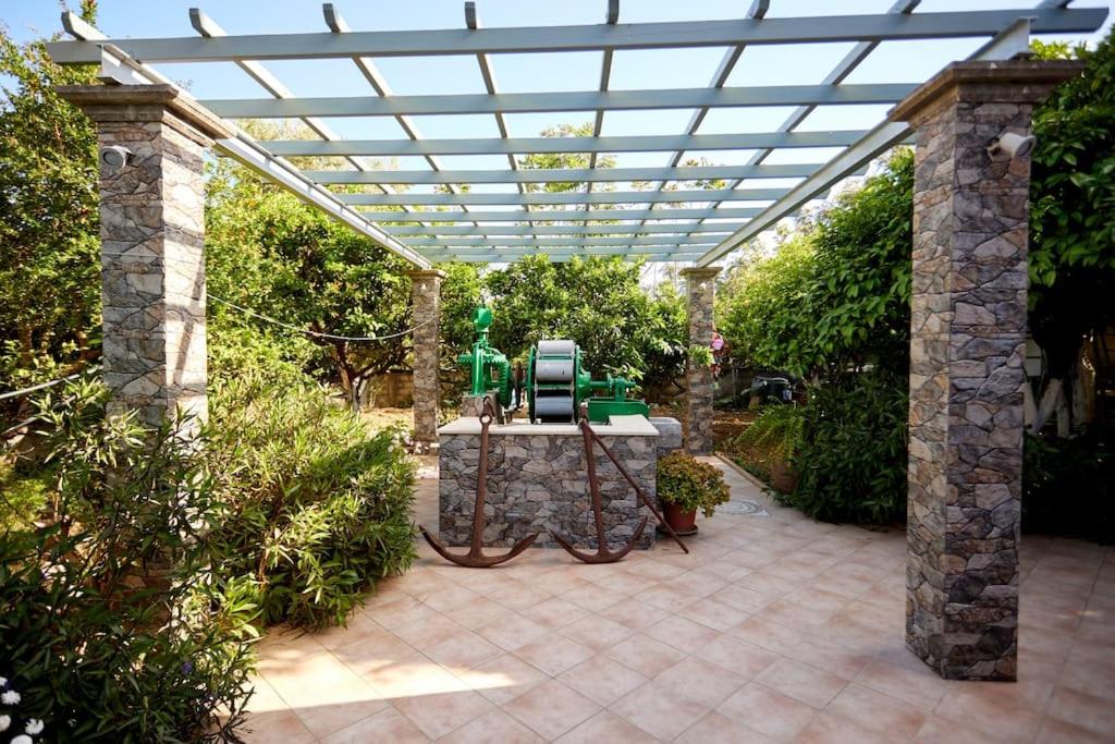 Luxury 3 Bedroom Apartment with Garden