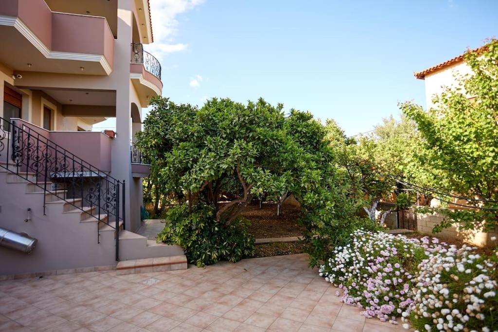 Luxury 3 Bedroom Apartment with Garden