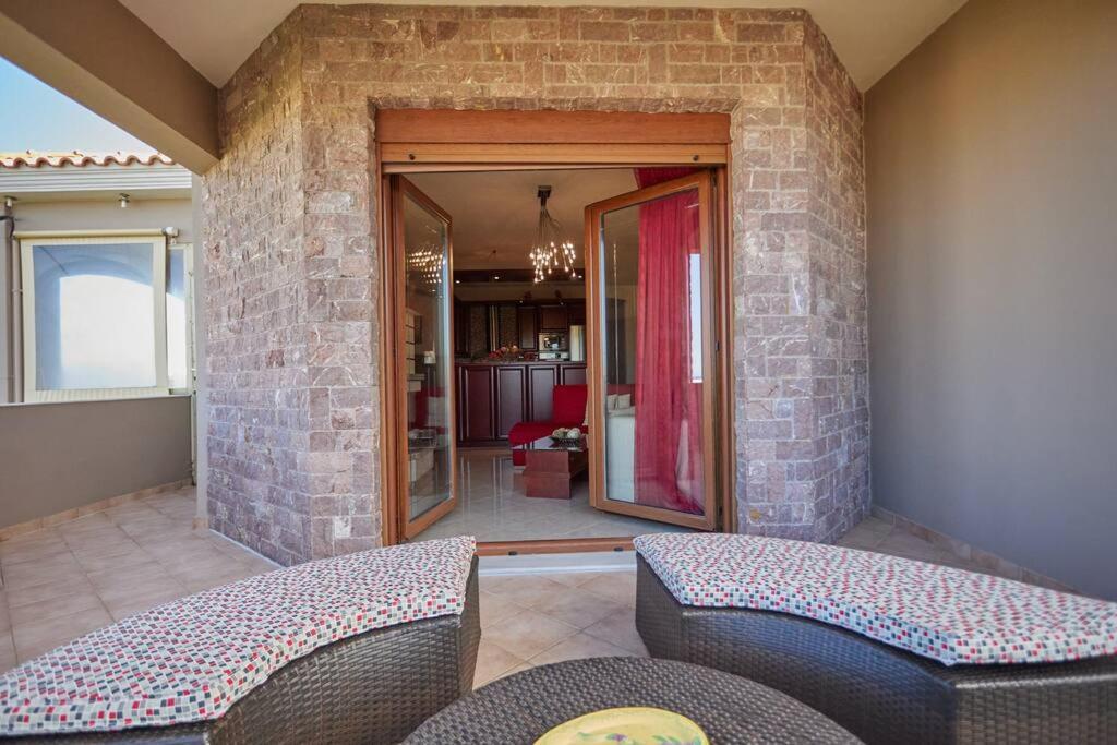 Luxury 3 Bedroom Apartment with Garden
