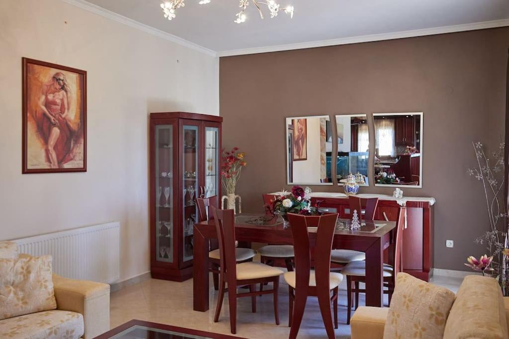 Luxury 3 Bedroom Apartment with Garden