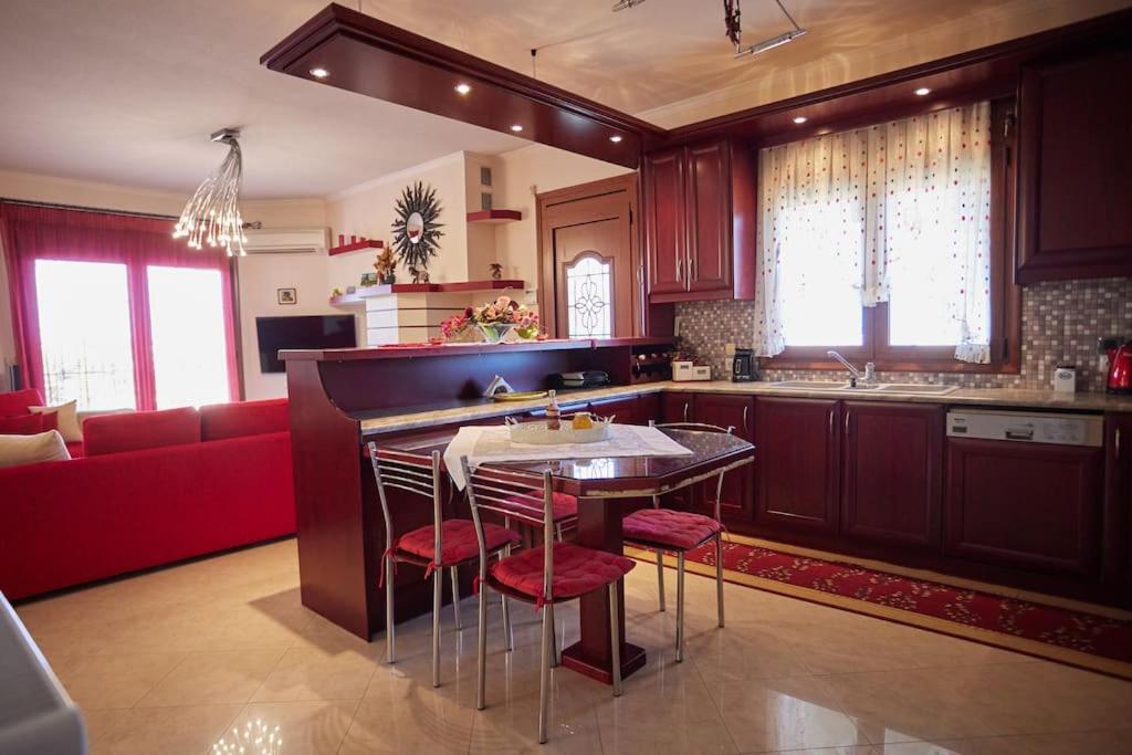 Luxury 3 Bedroom Apartment with Garden
