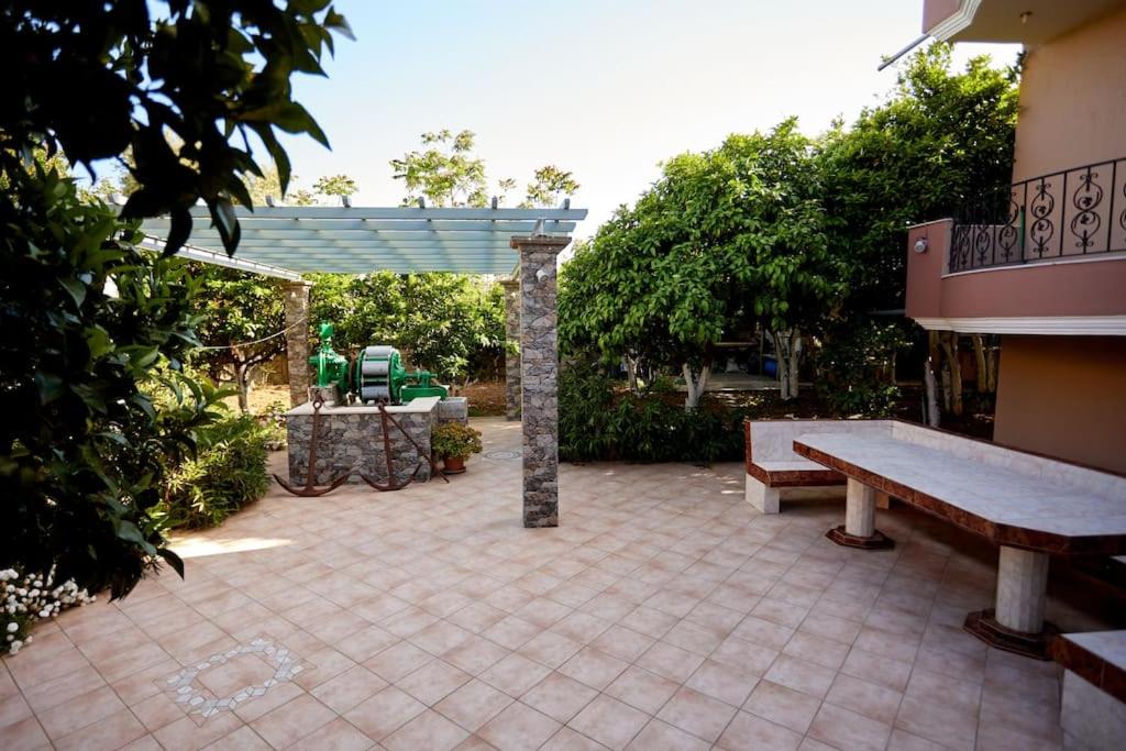 Luxury 3 Bedroom Apartment with Garden