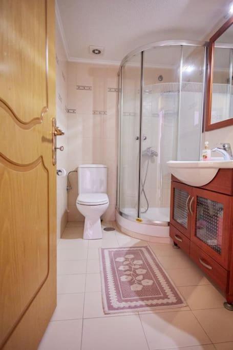 Luxury 3 Bedroom Apartment with Garden