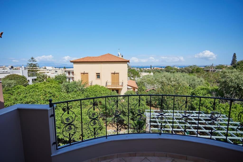 Luxury 3 Bedroom Apartment with Garden
