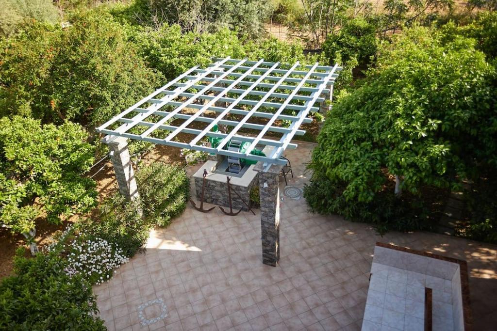 Luxury 3 Bedroom Apartment with Garden