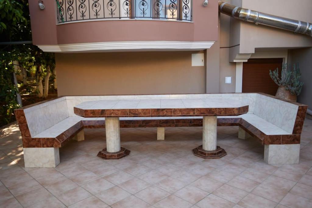 Luxury 3 Bedroom Apartment with Garden