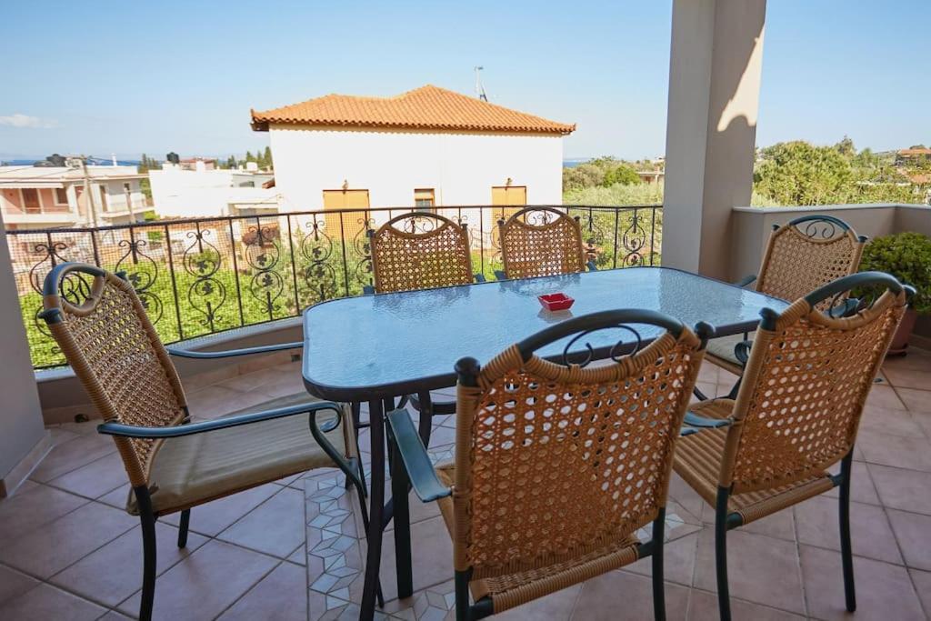 Luxury 3 Bedroom Apartment with Garden