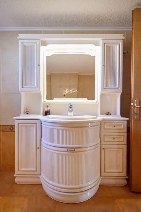 Luxury 3 Bedroom Apartment with Garden
