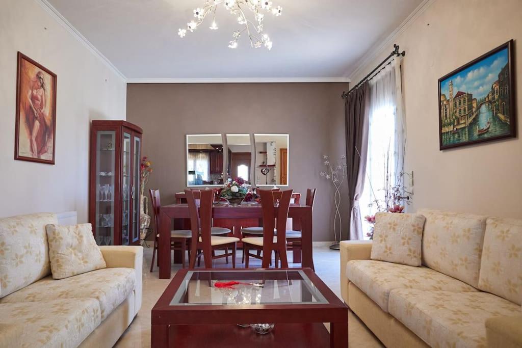 Luxury 3 Bedroom Apartment with Garden