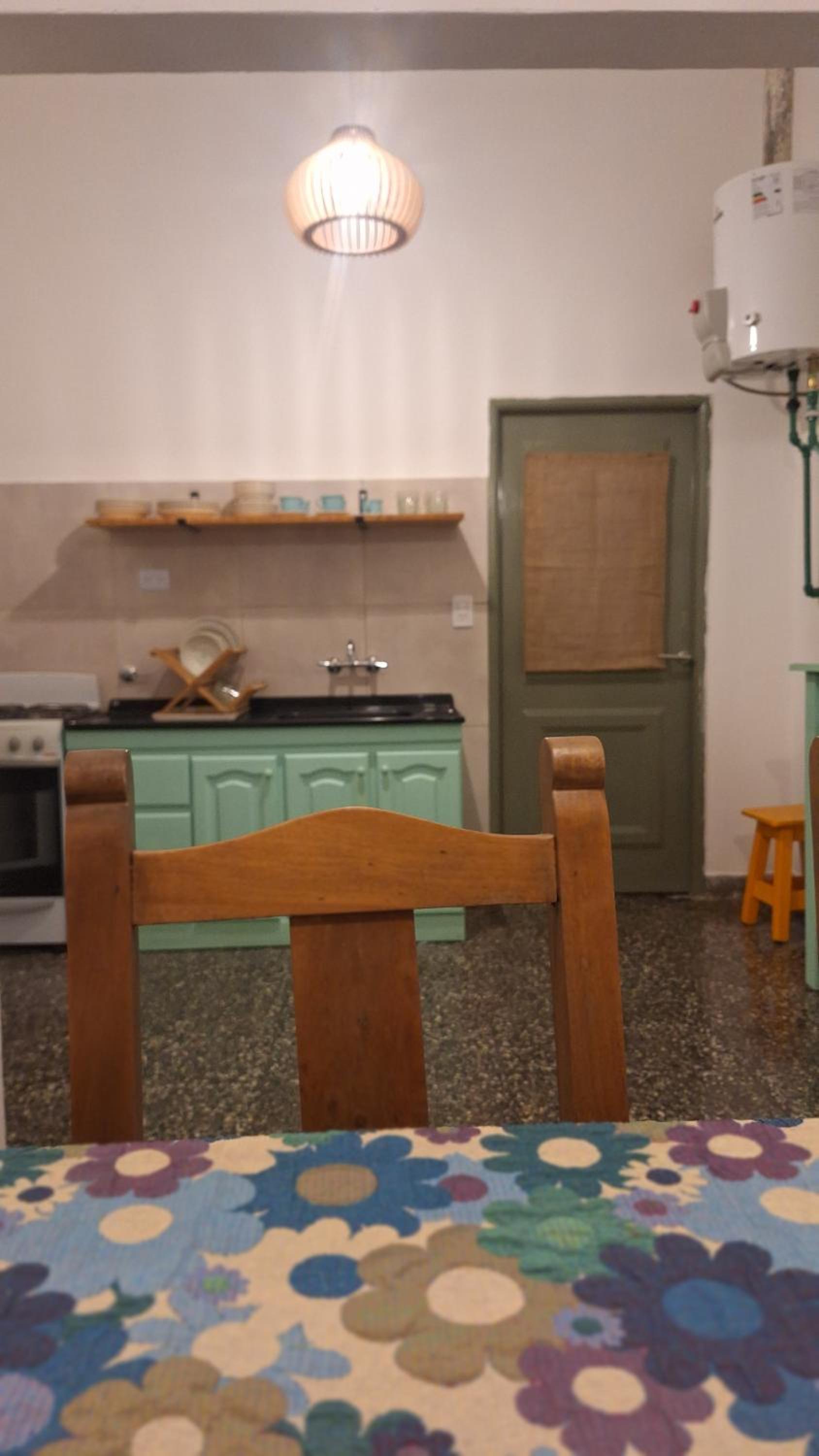 La casa, alquiler temporario - casa completa con cochera y patio- parrilla