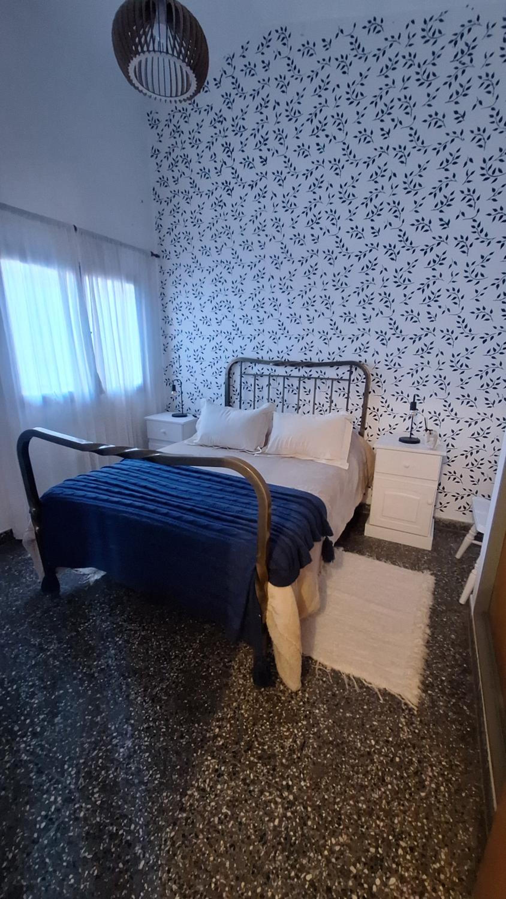La casa, alquiler temporario - casa completa con cochera y patio- parrilla
