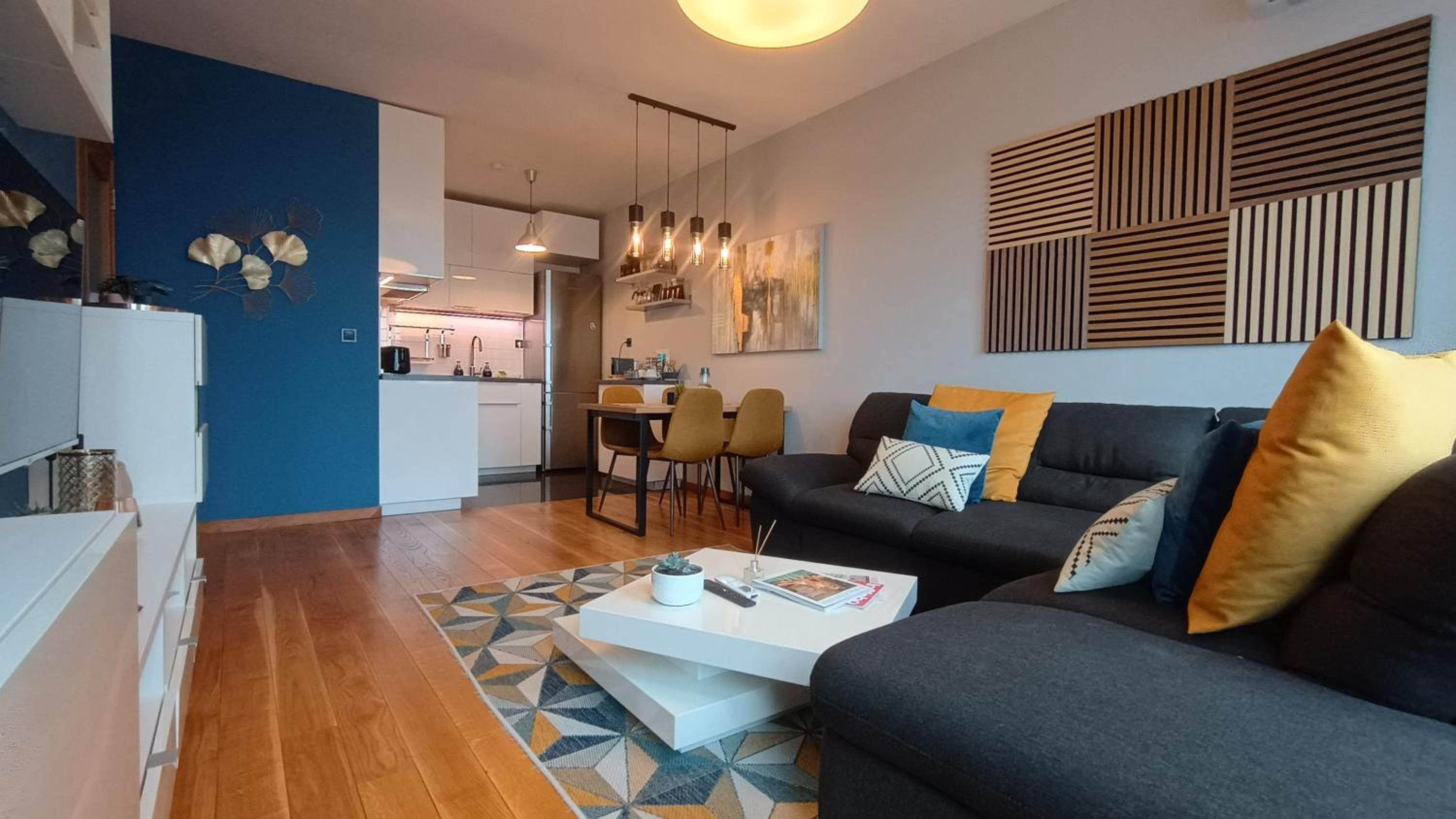 Modern Comfort near Airport, The Mall, TechPark by KeyBox