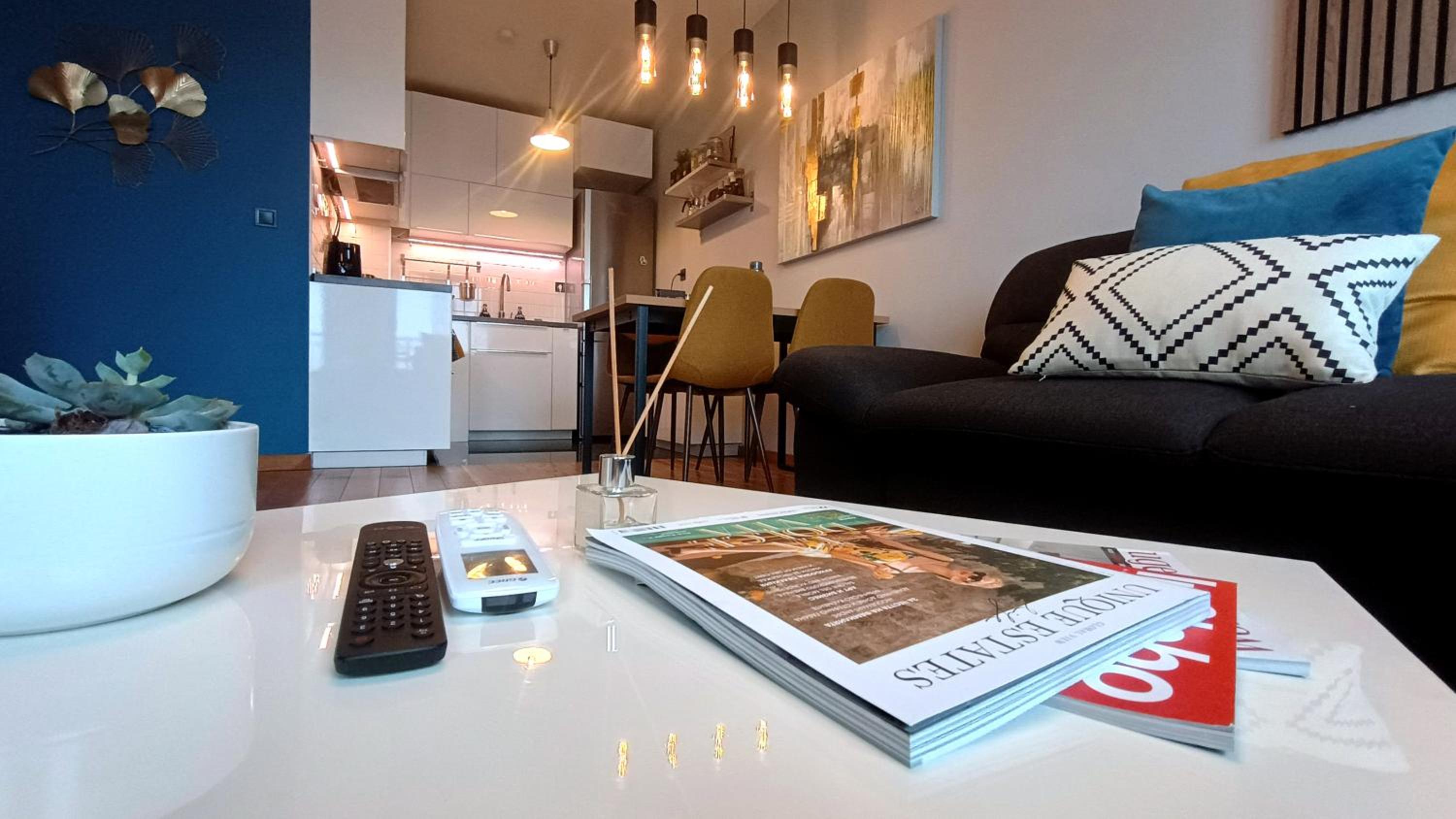 Modern Comfort near Airport, The Mall, TechPark by KeyBox