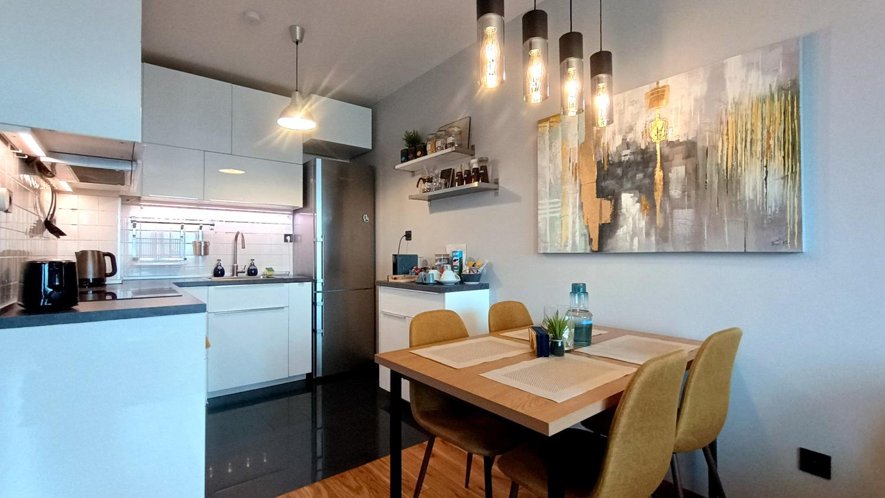 Modern Comfort near Airport, The Mall, TechPark by KeyBox