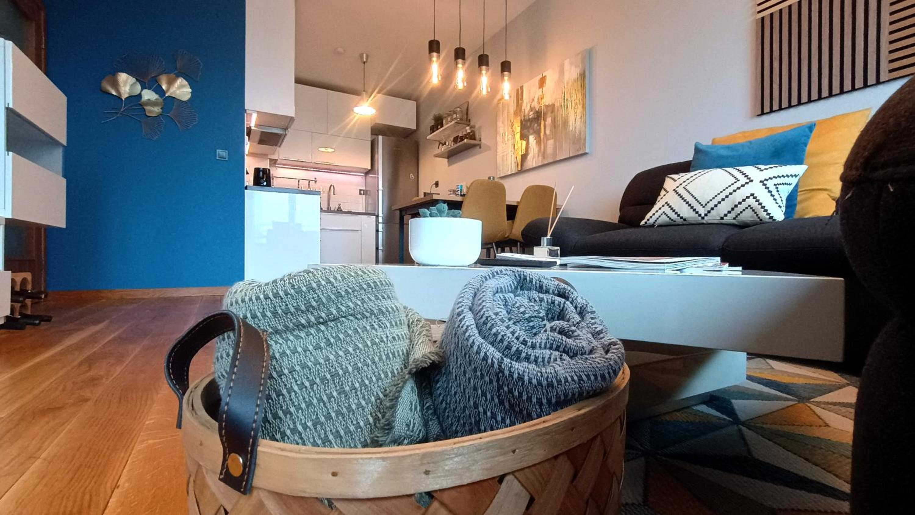 Modern Comfort near Airport, The Mall, TechPark by KeyBox