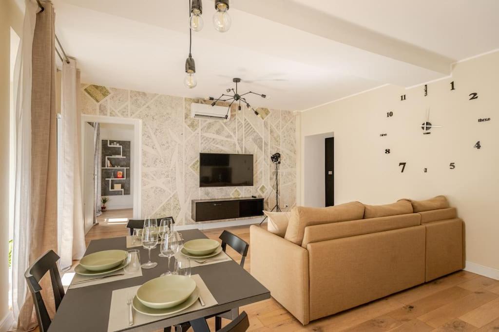 Elegant Brand New Apartment in Duomo