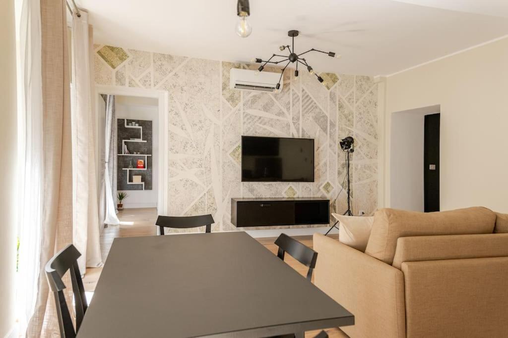 Elegant Brand New Apartment in Duomo