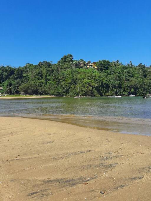 Flat pertinho da praia da Biscaia