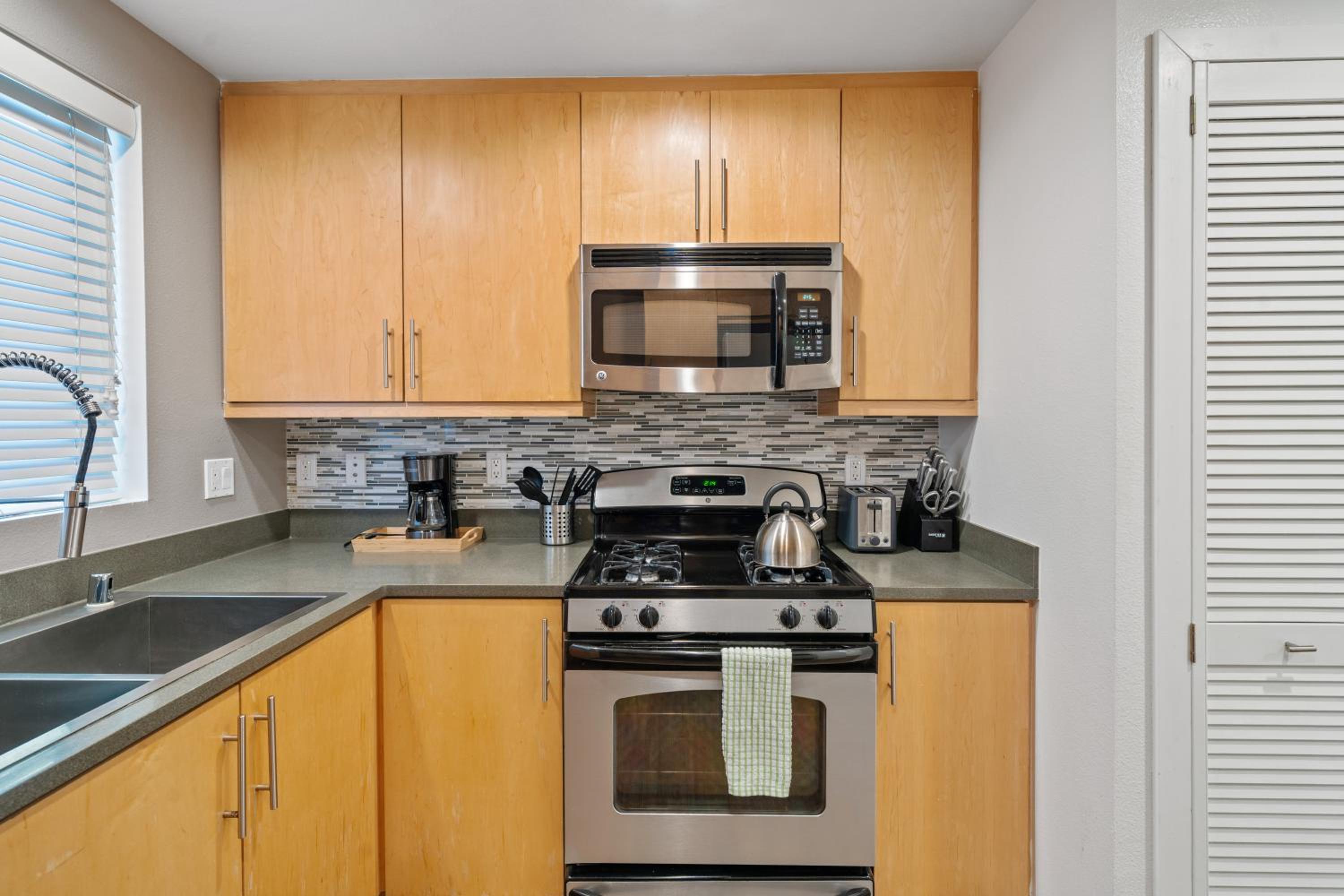 Los Angeles Vacations - Venice Marina Water Front Luxury Penthouse - Property Image 13