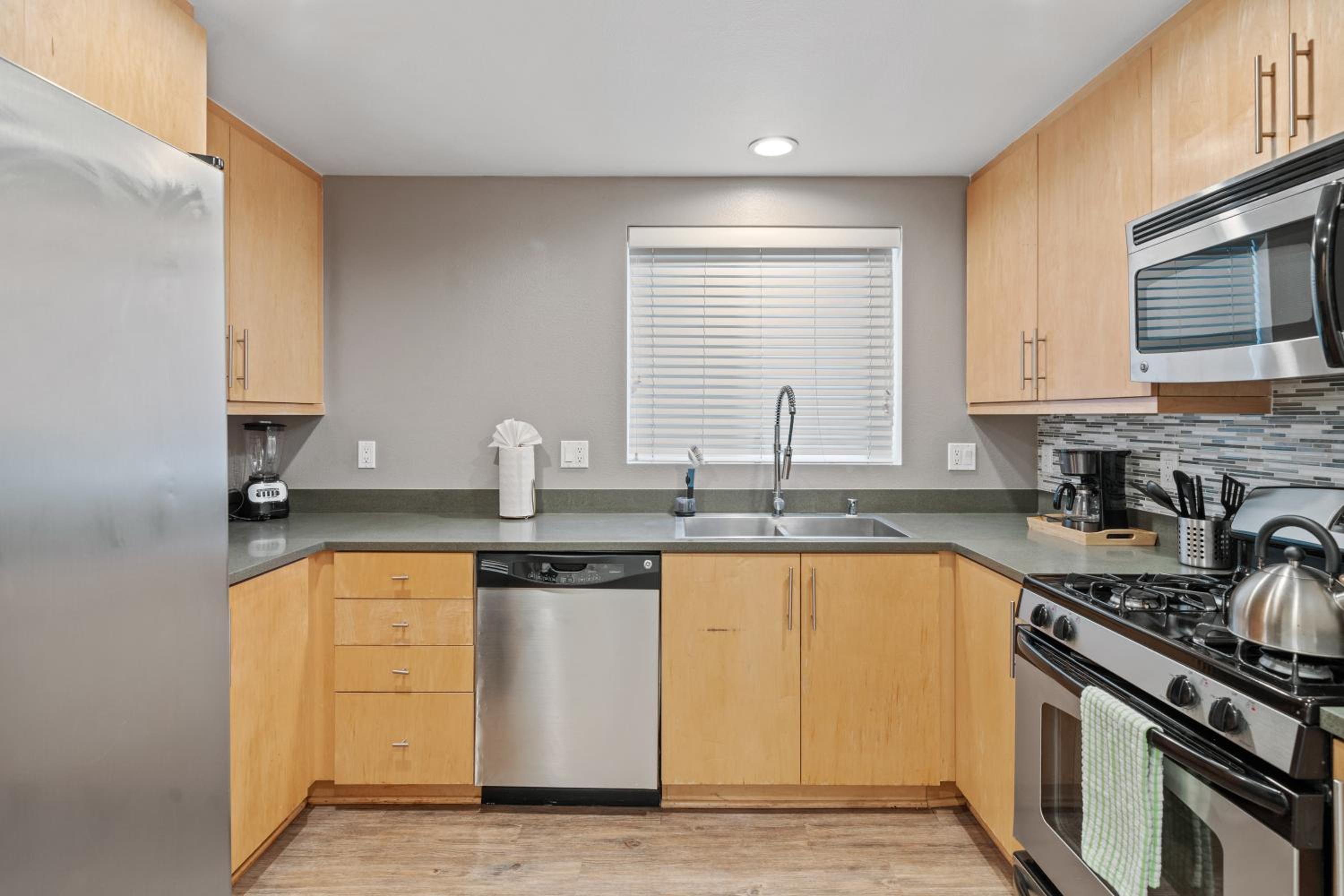 Los Angeles Vacations - Venice Marina Water Front Luxury Penthouse - Property Image 11