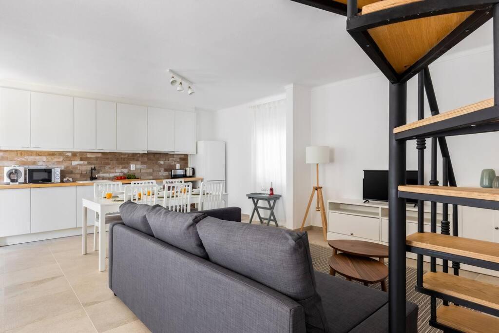 Surf & Family Stays at Carvoeira view 5
