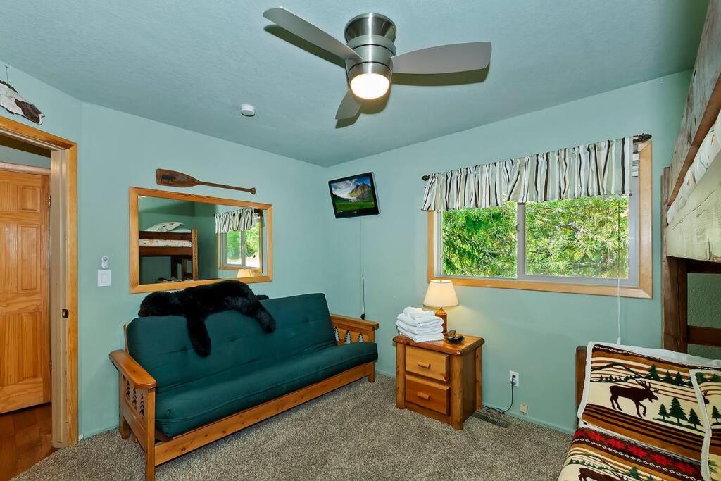 Modern 3BR Retreat Perfect for Family Getaway