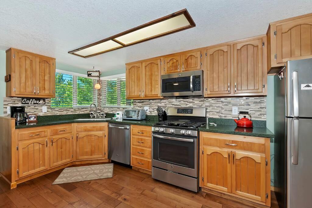 Modern 3BR Retreat Perfect for Family Getaway