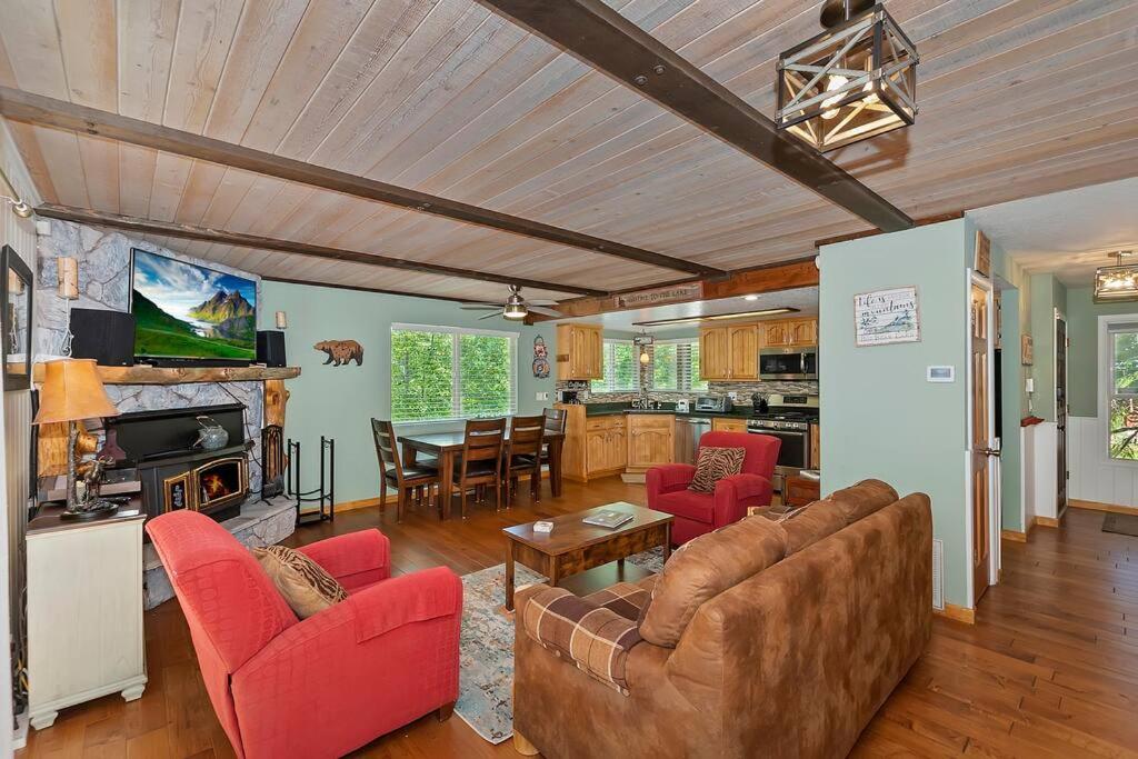 Modern 3BR Retreat Perfect for Family Getaway
