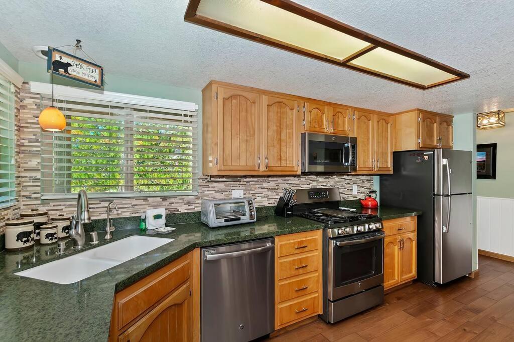 Modern 3BR Retreat Perfect for Family Getaway