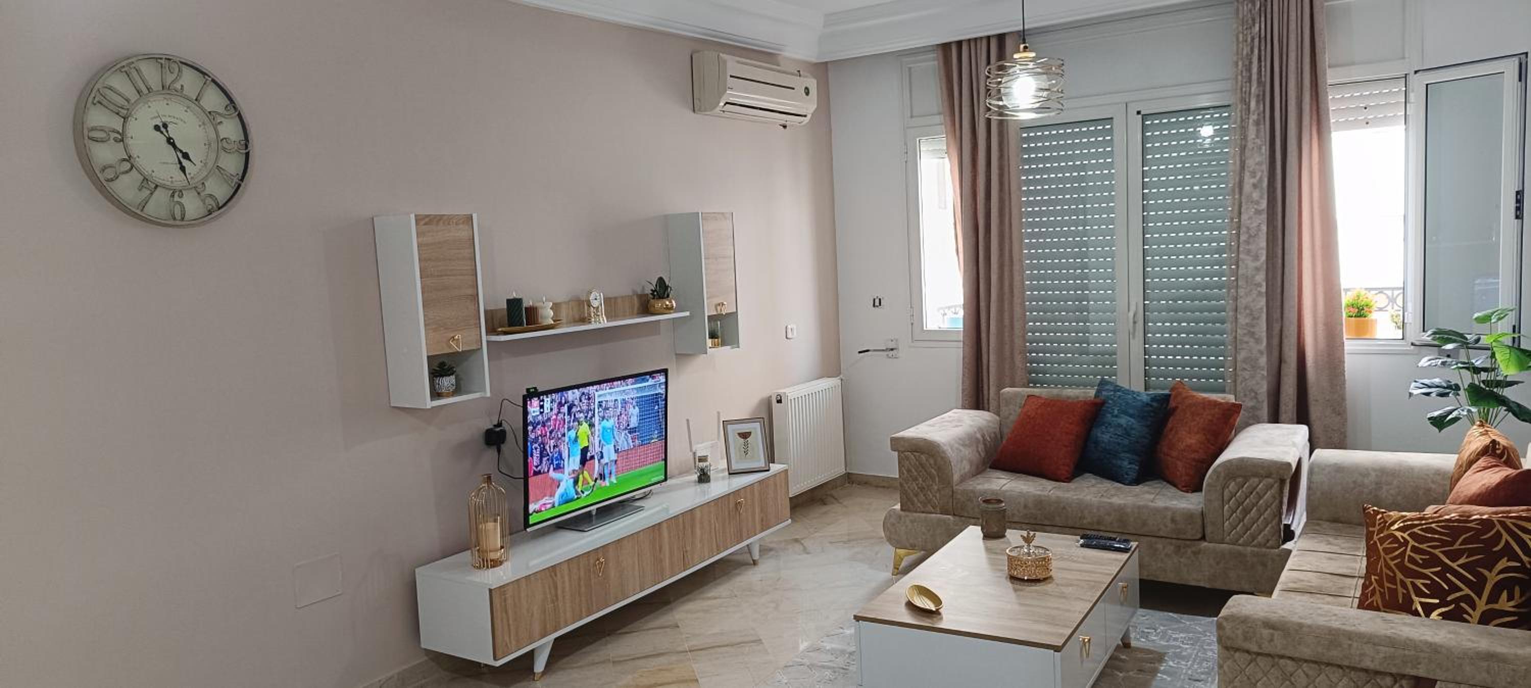 Appartement richement meublé à l'aouina seulement pour les familles view 3