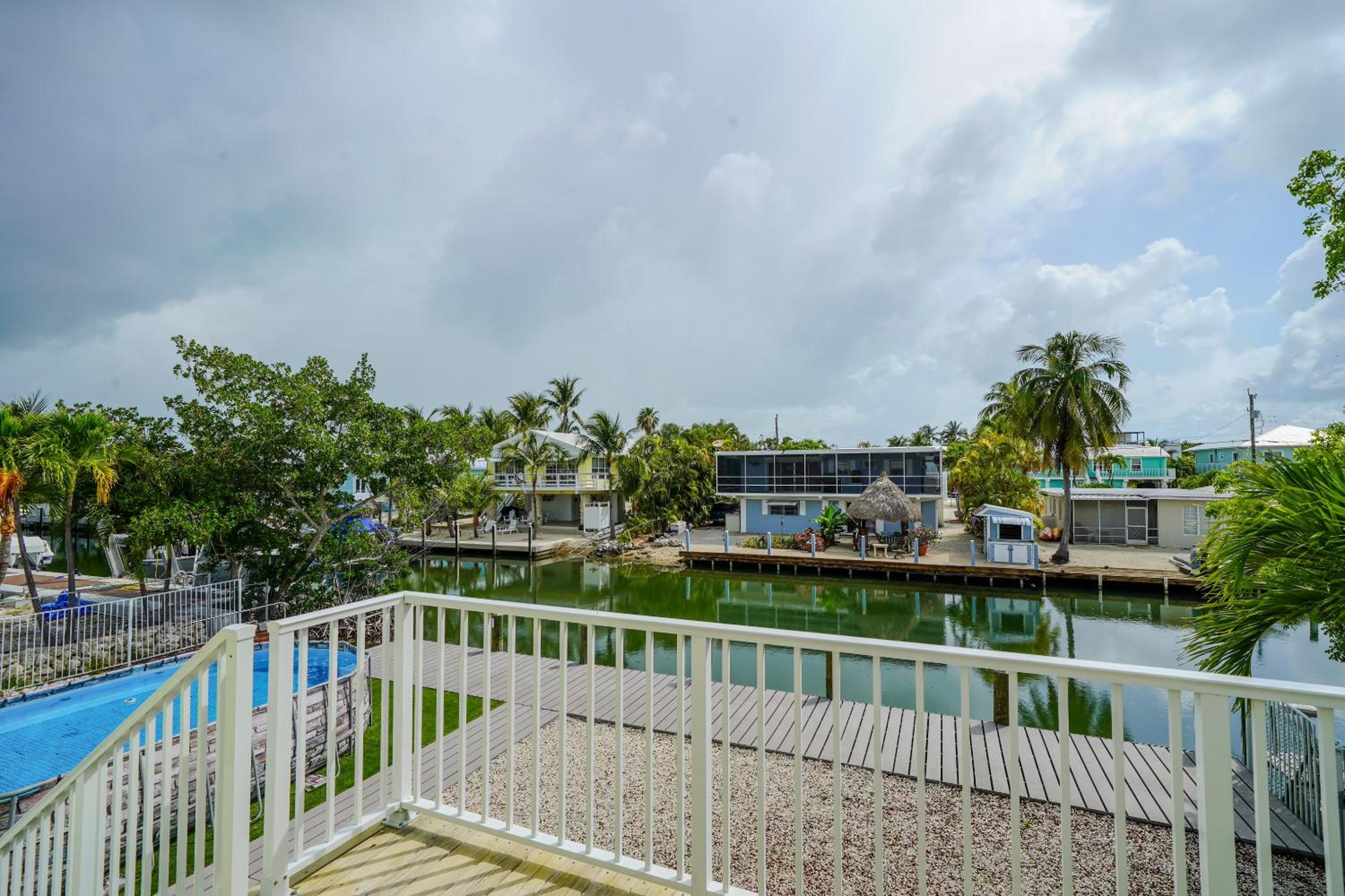 Keys home with BOAT RAMP, DOCK & Private beach view 4