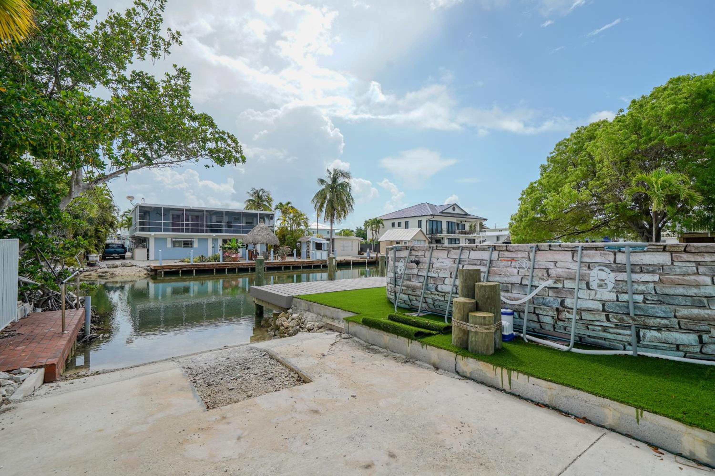 Keys home with BOAT RAMP, DOCK & Private beach view 5