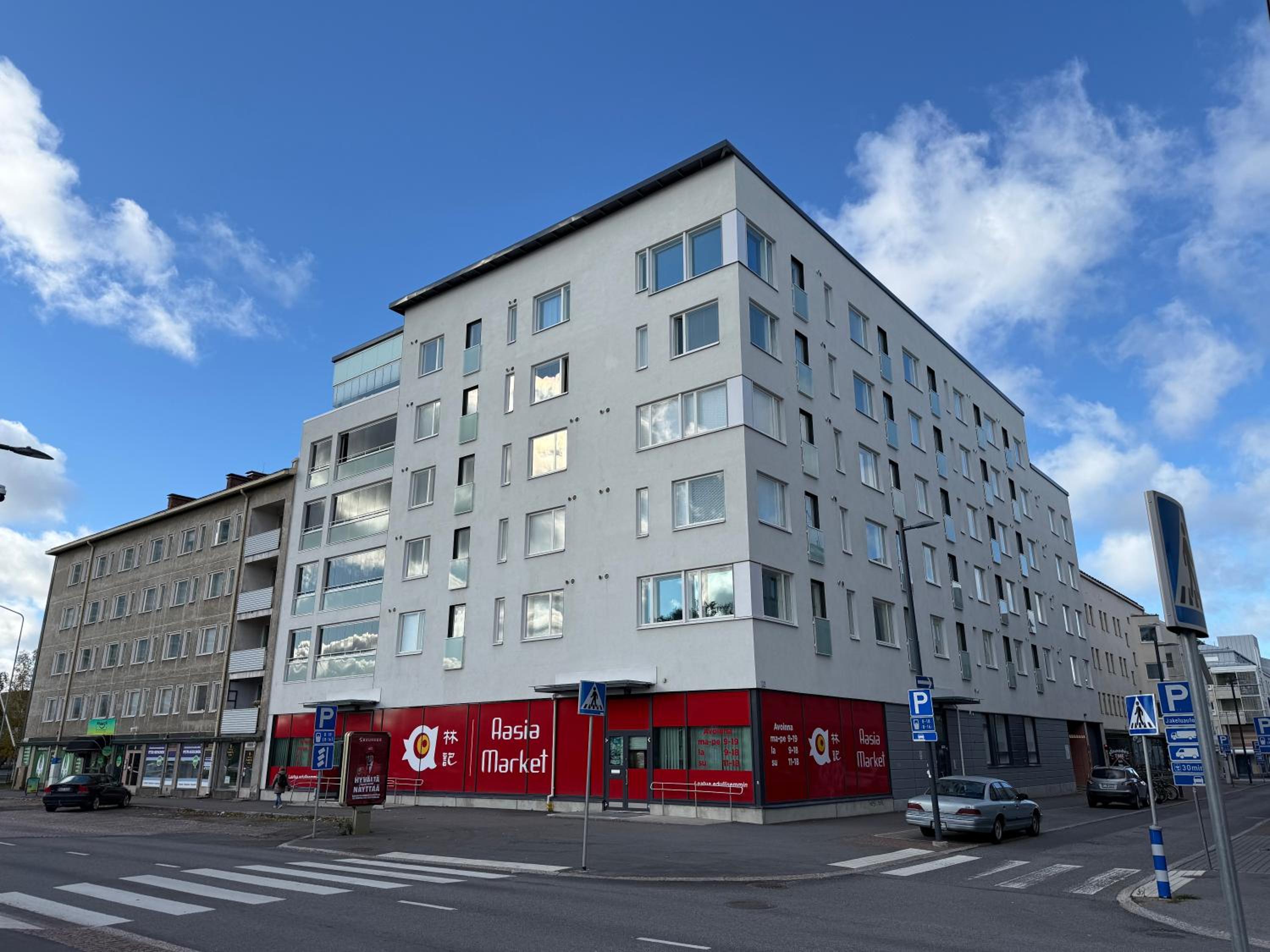 Spacious Railway Station Apartment with sofabed for kid or adult