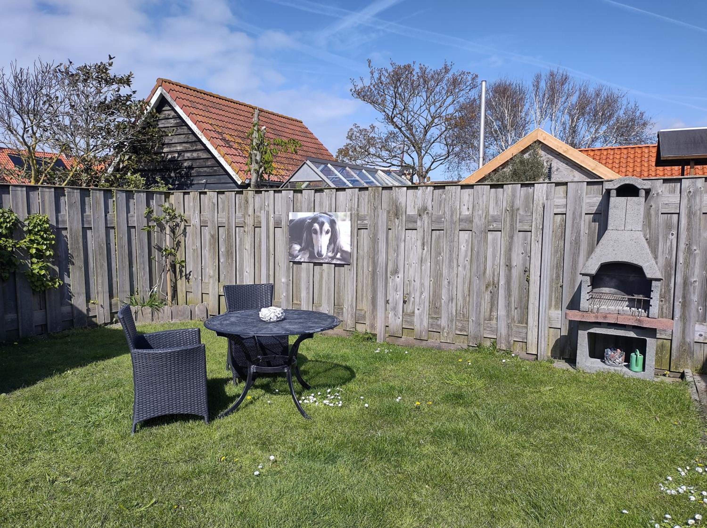 Studio DE TUINKAMER Bed by the Sea view 2