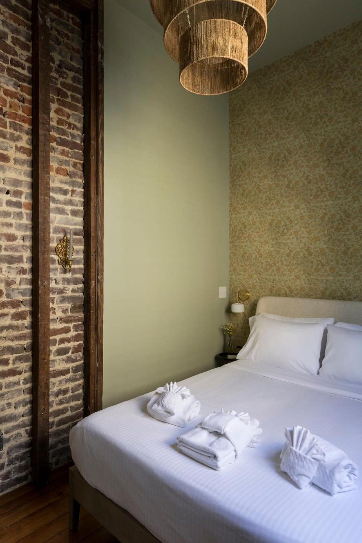 Innkeepers Quarters Queen Suite with Breakfast