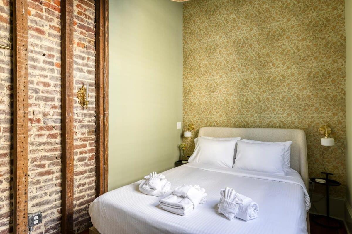 Innkeepers Quarters Queen Suite with Breakfast