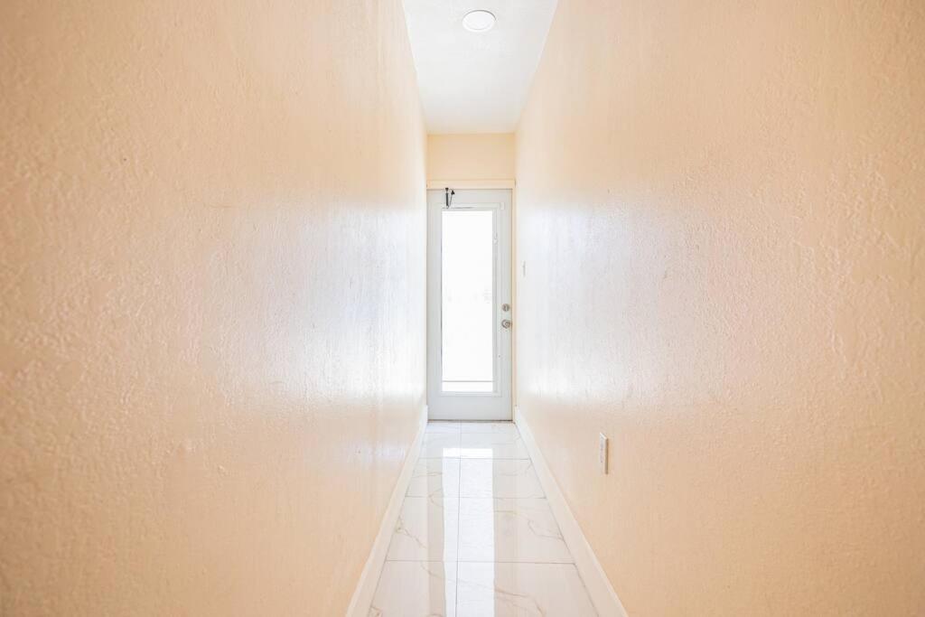 Cozy Central Stay Airport, KingBed, Fenced Parking - Little Havana Near Airport, Wynwood, Calle 8 Brickell, Coral Gables and more