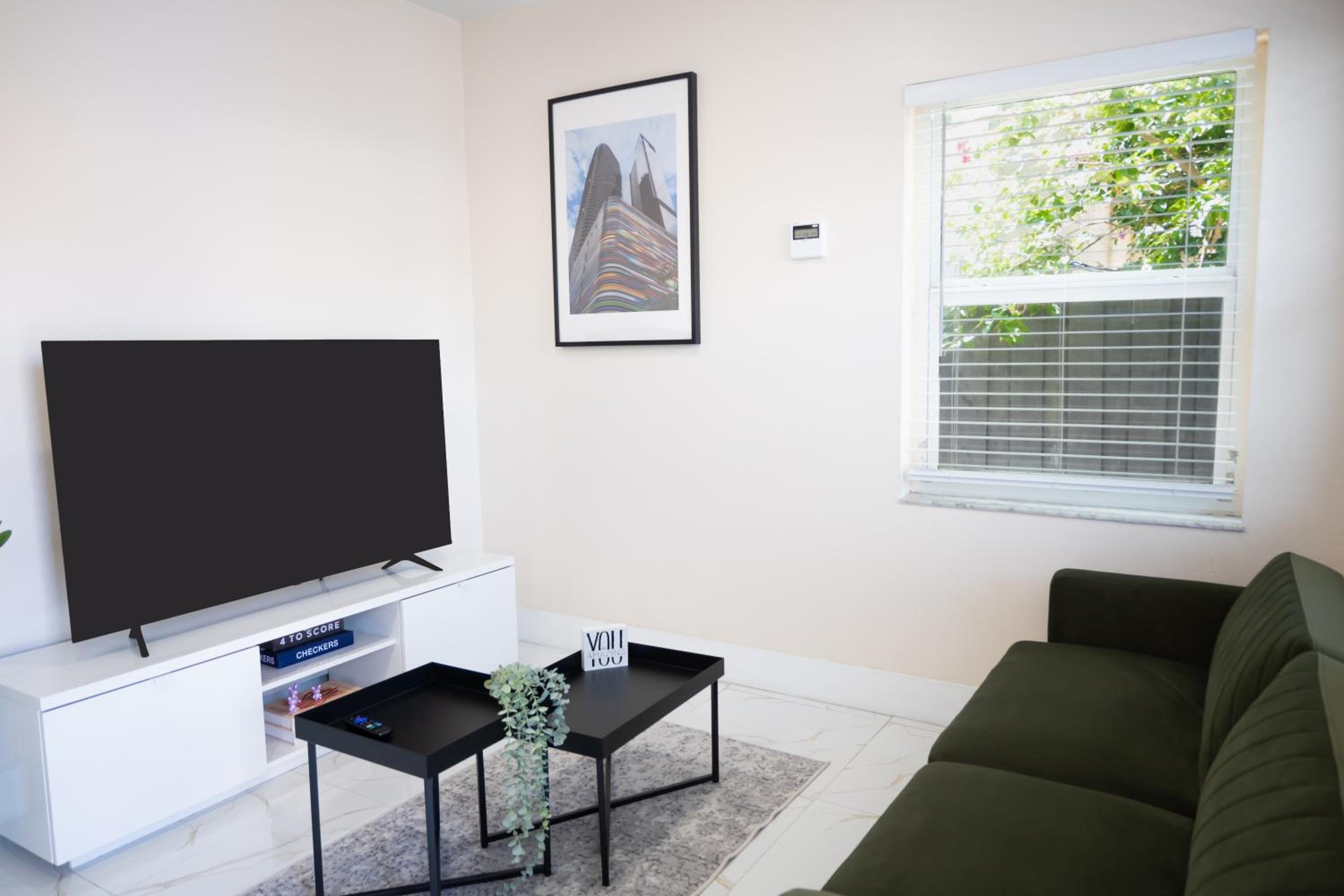 Cozy Central Stay Airport, KingBed, Fenced Parking - Little Havana Near Airport, Wynwood, Calle 8 Brickell, Coral Gables and more
