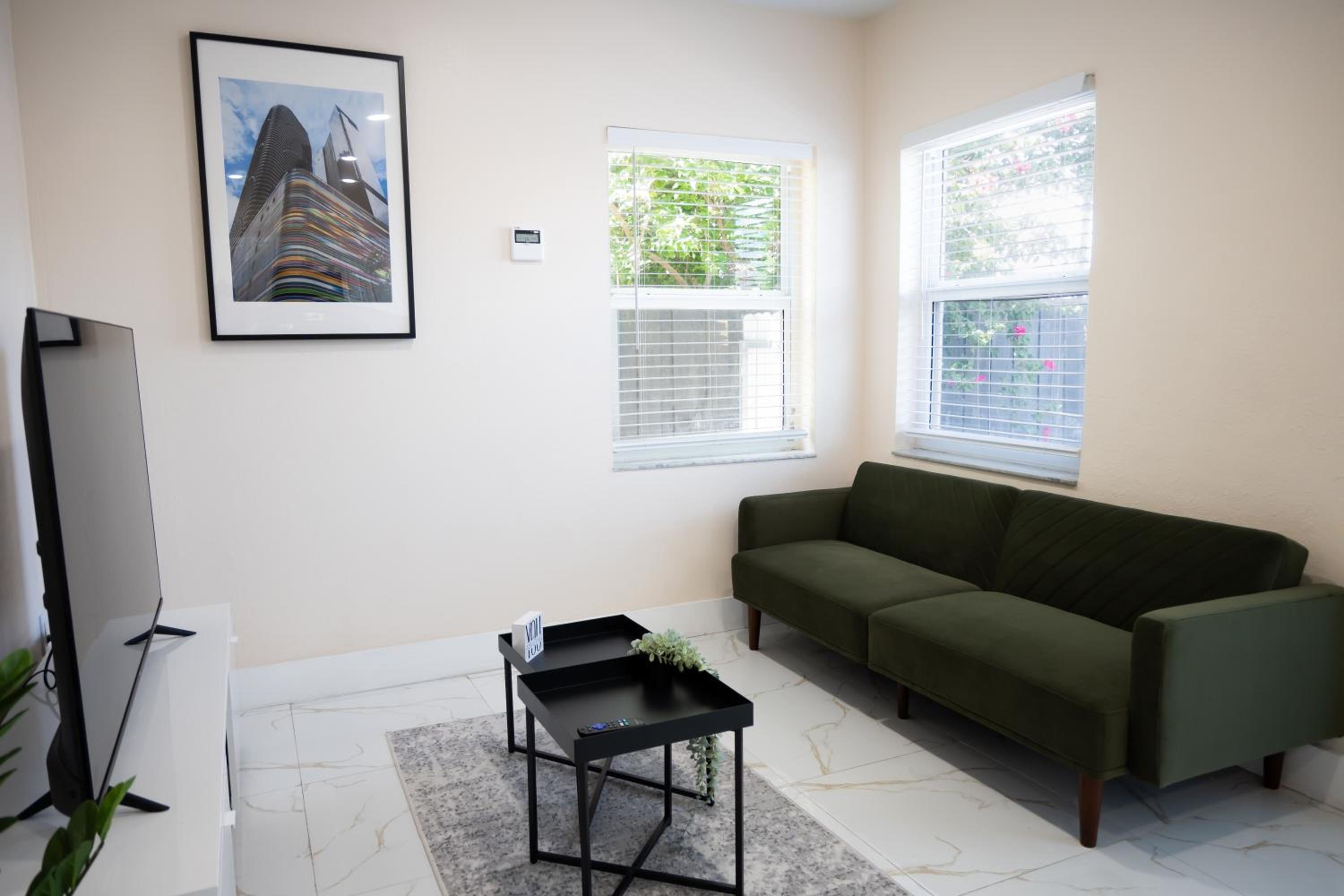 Cozy Central Stay Airport, KingBed, Fenced Parking - Little Havana Near Airport, Wynwood, Calle 8 Brickell, Coral Gables and more