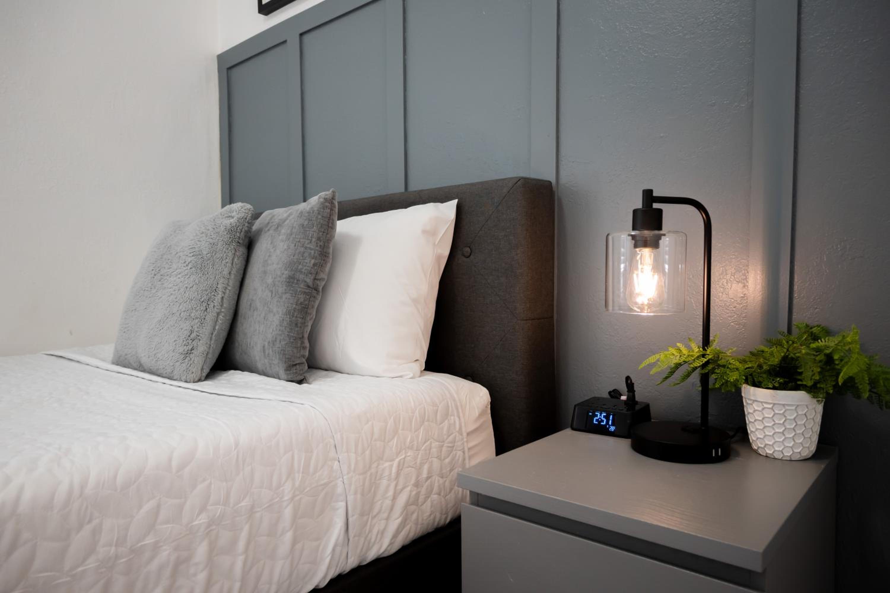 Cozy Central Stay Airport, KingBed, Fenced Parking - Little Havana Near Airport, Wynwood, Calle 8 Brickell, Coral Gables and more