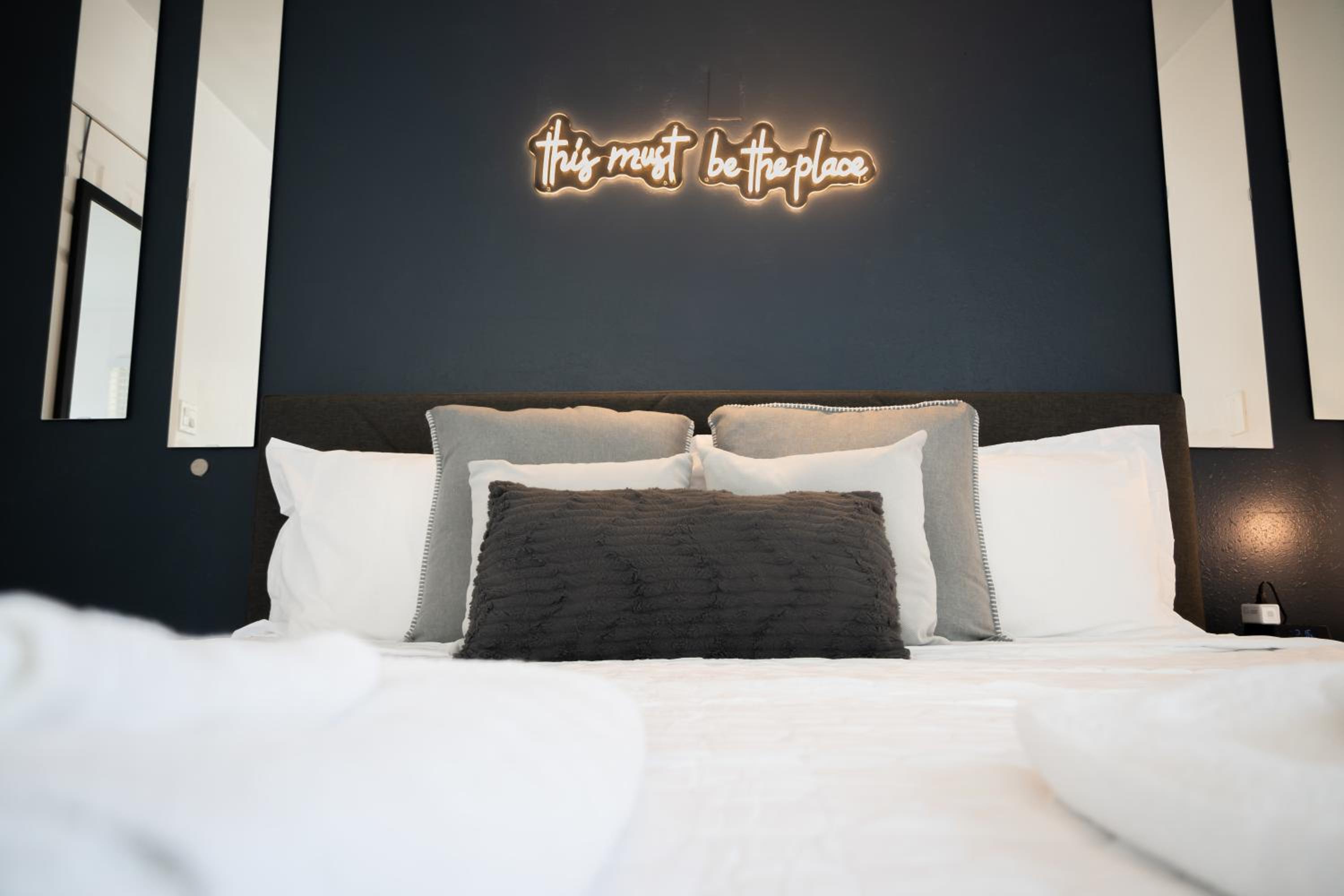 Cozy Central Stay Airport, KingBed, Fenced Parking - Little Havana Near Airport, Wynwood, Calle 8 Brickell, Coral Gables and more