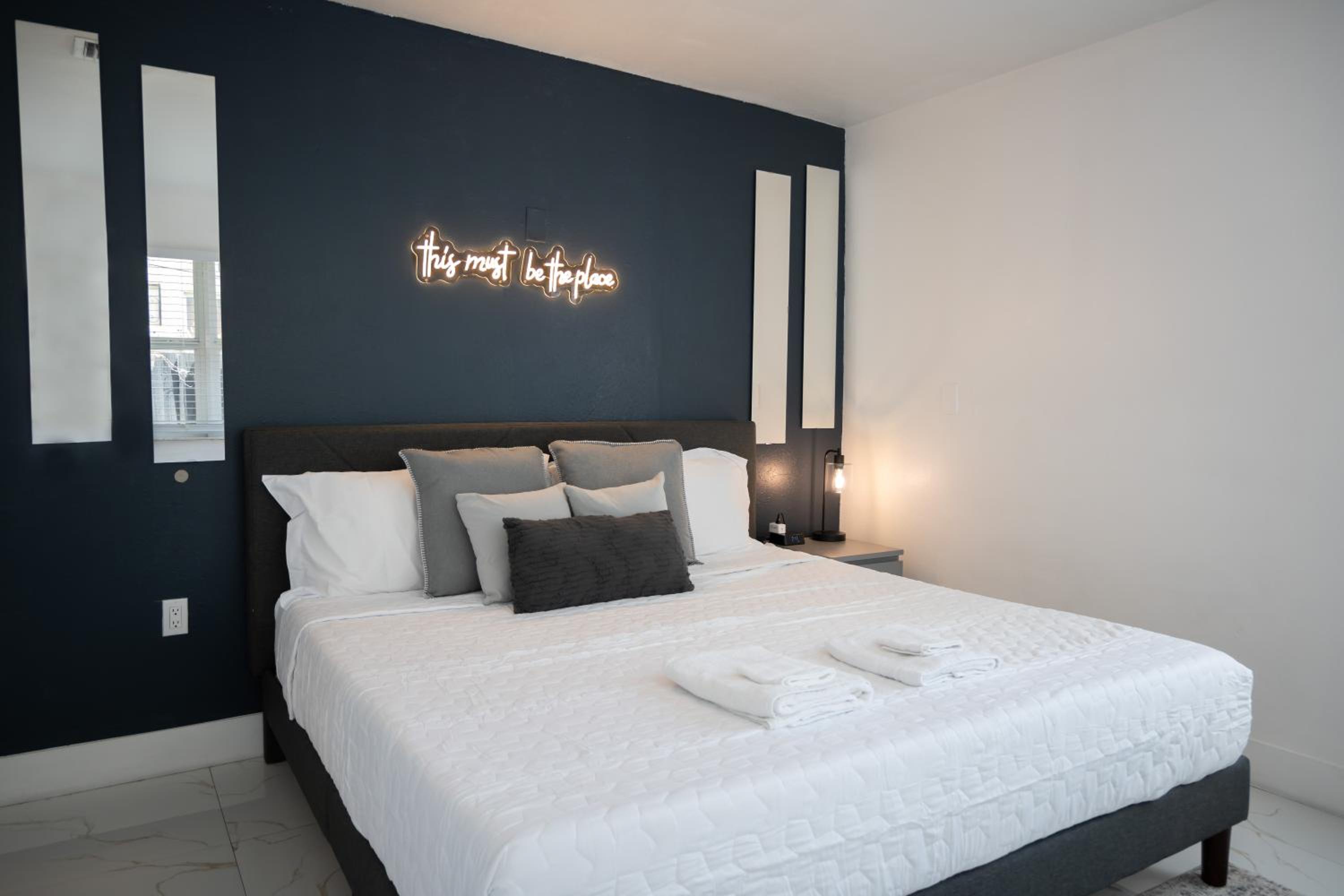 Cozy Central Stay Airport, KingBed, Fenced Parking - Little Havana Near Airport, Wynwood, Calle 8 Brickell, Coral Gables and more