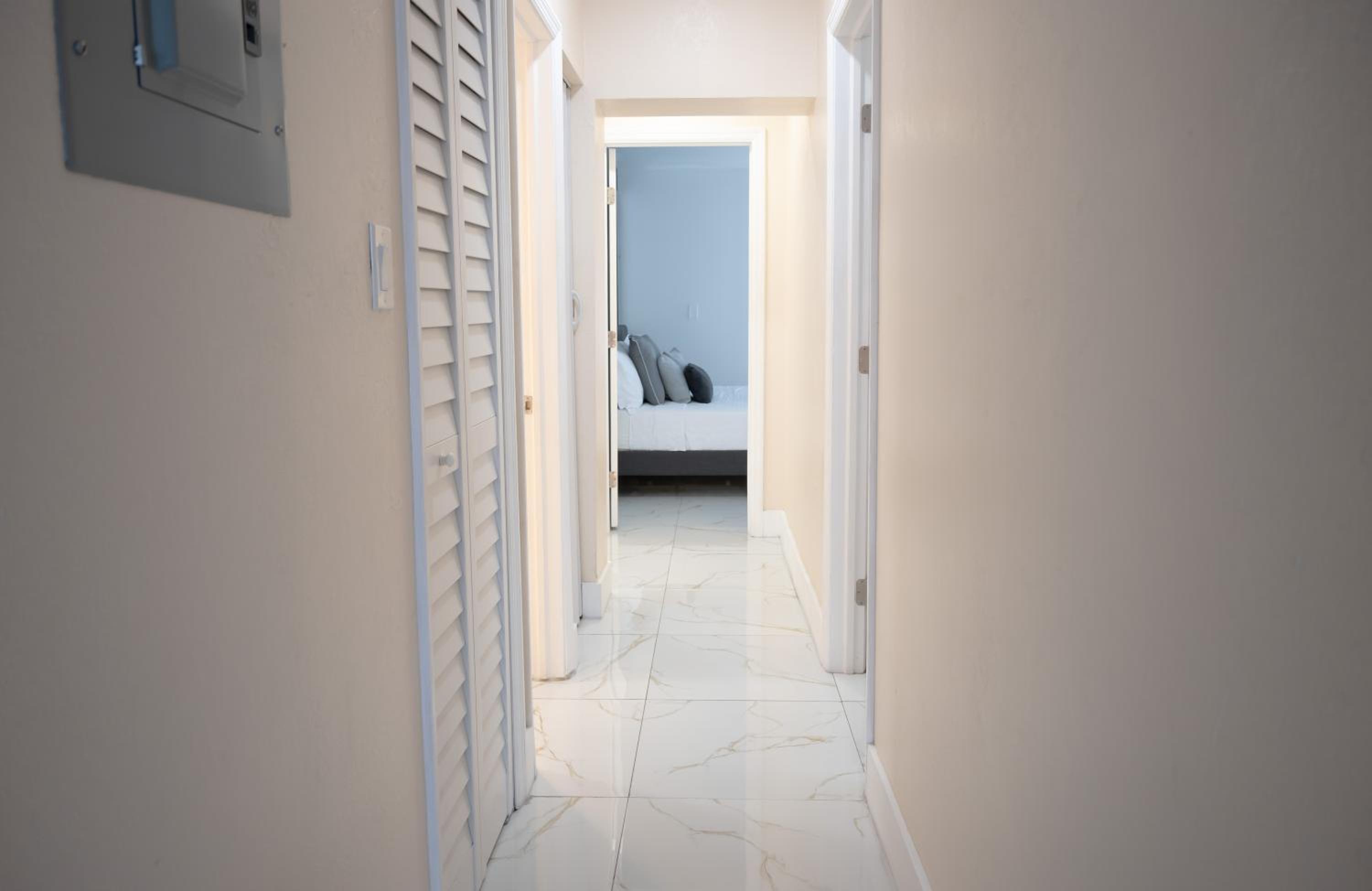 Cozy Central Stay Airport, KingBed, Fenced Parking - Little Havana Near Airport, Wynwood, Calle 8 Brickell, Coral Gables and more