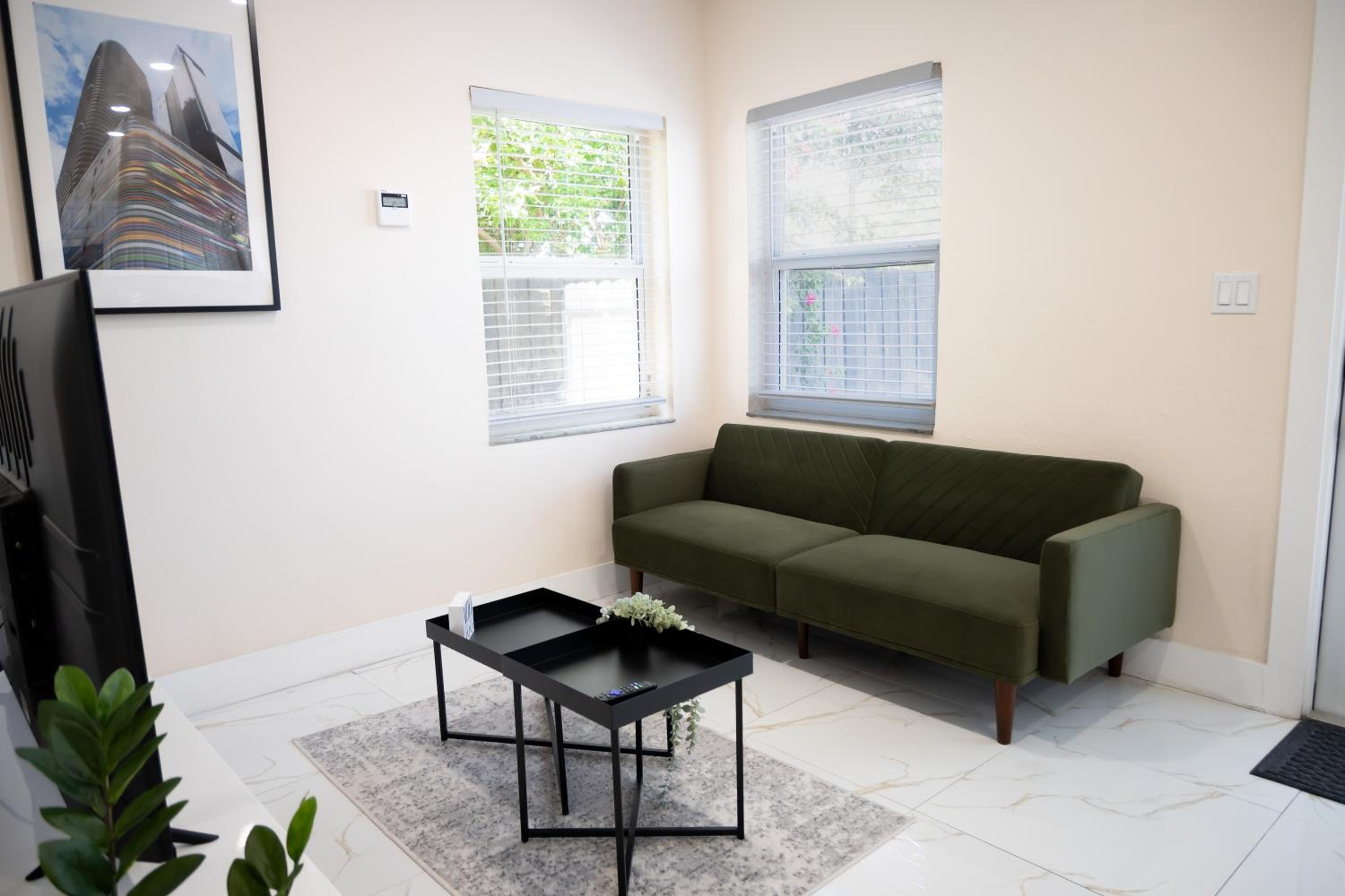 Cozy Central Stay Airport, KingBed, Fenced Parking - Little Havana Near Airport, Wynwood, Calle 8 Brickell, Coral Gables and more