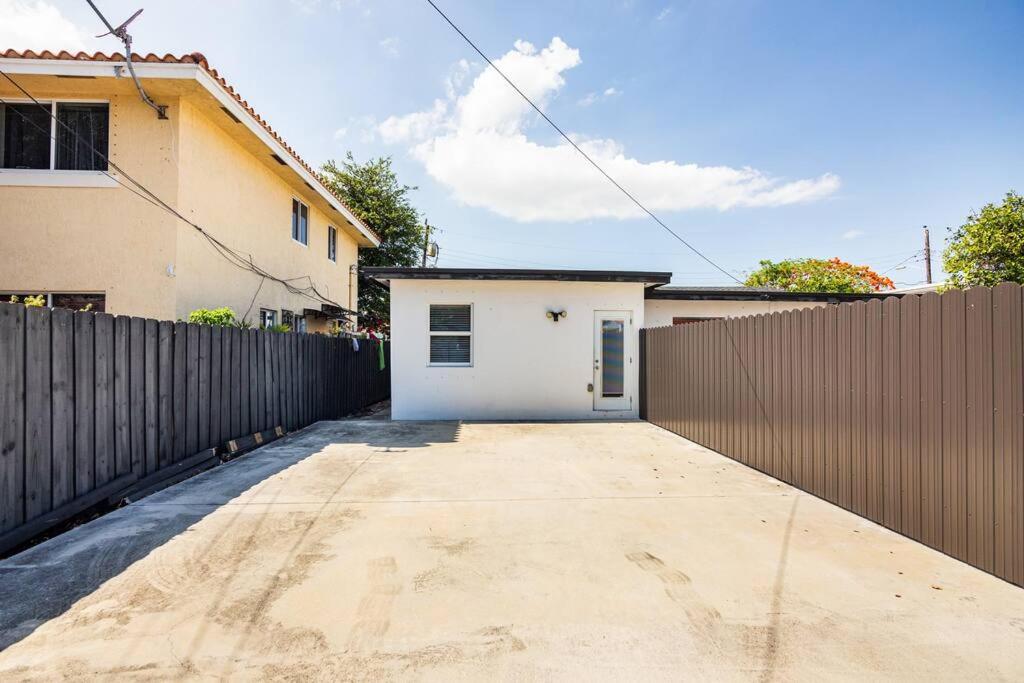 Cozy Central Stay Airport, KingBed, Fenced Parking - Little Havana Near Airport, Wynwood, Calle 8 Brickell, Coral Gables and more